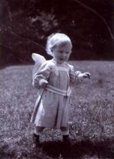 Unbekannter Knipser: Junger Engel, um 1910