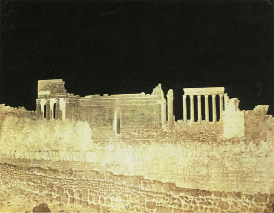 Lucien De Clercq: „Baalbeck [Héliopolis]. Vue d’ensemble des ruines. Syrie“, 1859