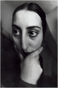 André Kertész: Verzerrtes Porträt, 1927