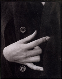 Alfred Stieglitz: Hand von Georgia O’Keeffe, 1918