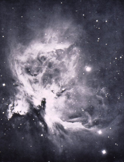 Unbekannter Fotograf, Mt. Wilson: „Der große Orionnebel [...] Das Licht braucht, um den Nebel zu kreuzen, etwa 10 Jahre. [...]“, aufgenommen in den 1920er Jahren
