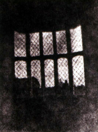 William Henry Fox Talbot: Erkerfenster in der Sdgalerie von Lacock Abbey, 1835