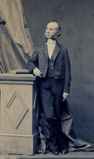 Pierre Petit & Trinquart, Paris: Herr neben Säulenschaft, um 1861