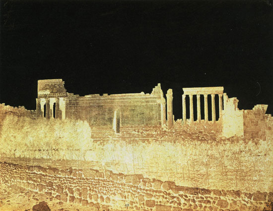 Lucien De Clercq: „Baalbeck [Héliopolis]. Vue d’ensemble des ruines. Syrie“, 1859